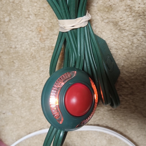 BNNP the Lighted floor tapper extension cord- 9'-3 outlet - Picture 3 of 4